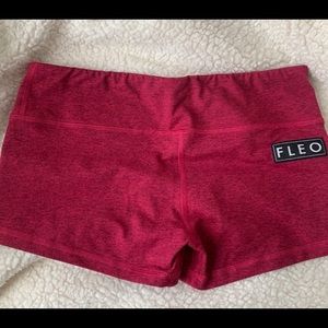 Fleo shorts 
Low rise contour 
Medium 
Bounce material